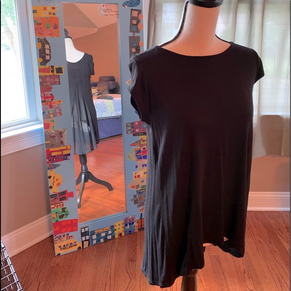 Kim and Cami L black stretch round neck tunic.